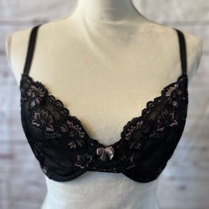 APT 9 black lace with pink accents bra size 34D excellent condition